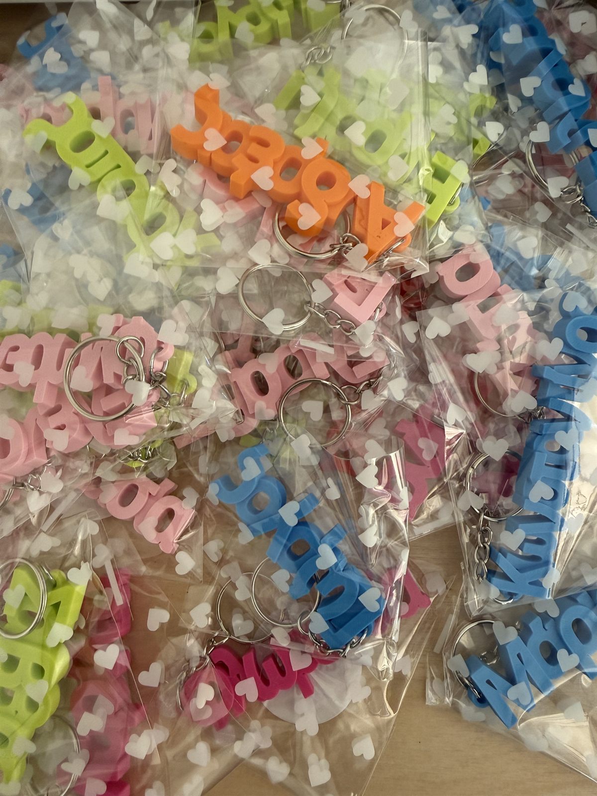 Party favours in bulk – name keychains and favours Cyprus